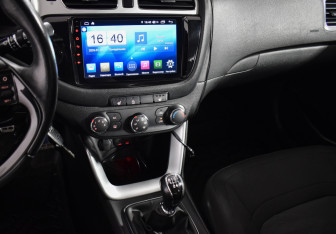 Подержанный автомобиль Kia Ceed Hatchback 2015 года (16 фото)