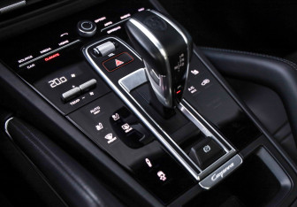 Подержанный автомобиль Porsche Cayenne 2019 года (20 фото)