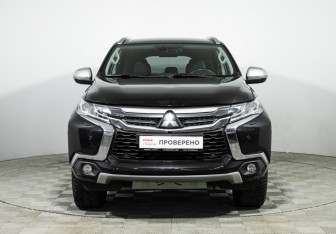 Подержанный автомобиль Mitsubishi Pajero Sport 2017 года (2 фото)