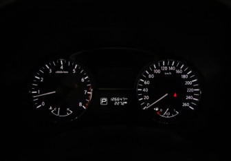 Подержанный автомобиль Nissan Pathfinder 2015 года (11 фото)