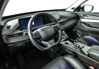 Подержанный автомобиль Exeed LX 2023 года (11 фото)