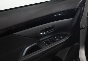 Подержанный автомобиль Mitsubishi Outlander 2019 года (19 фото)