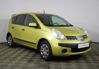 Подержанный автомобиль Nissan Note 2006 года (2 фото)