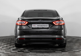 Подержанный автомобиль Ford Mondeo Sedan 2015 года (8 фото)