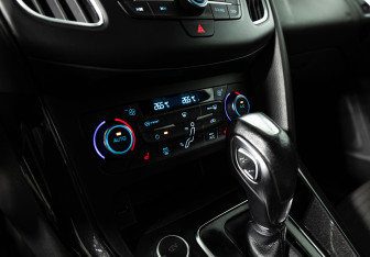 Подержанный автомобиль Ford Focus Sedan 2016 года (17 фото)