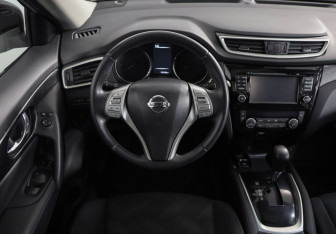 Подержанный автомобиль Nissan X-Trail 2016 года (10 фото)