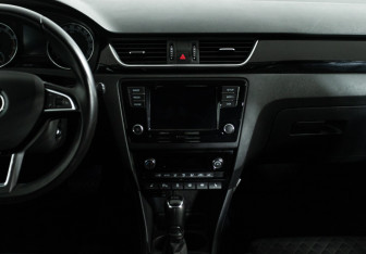 Подержанный автомобиль Skoda Rapid Liftback 2017 года (14 фото)