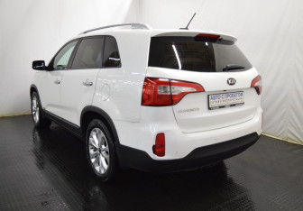 Подержанный автомобиль Kia Sorento 2017 года (7 фото)