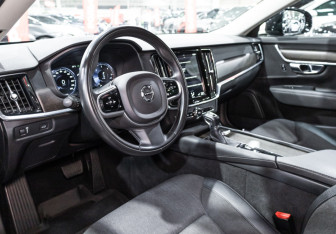 Подержанный автомобиль Volvo V90 Cross Country 2019 года (15 фото)