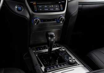 Подержанный автомобиль Toyota Land Cruiser Suv 2020 года (15 фото)