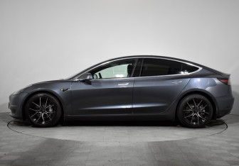 Подержанный автомобиль Tesla Model 3 2019 года (8 фото)