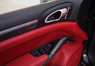 Подержанный автомобиль Porsche Cayenne 2014 года (24 фото)