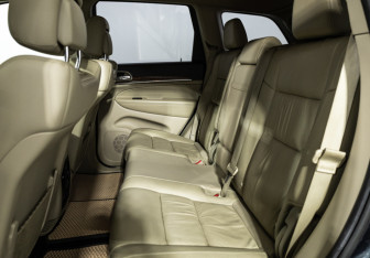 Подержанный автомобиль Jeep Grand Cherokee 2012 года (10 фото)