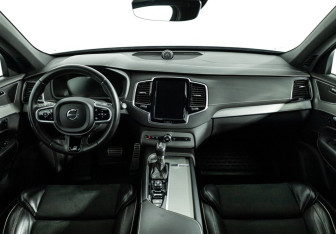 Подержанный автомобиль Volvo XC90 2018 года (13 фото)
