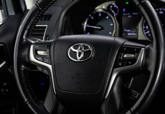 Подержанный автомобиль Toyota Land Cruiser Prado 2021 года (12 фото)