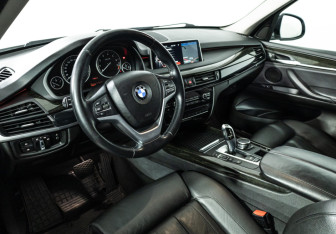 Подержанный автомобиль BMW X5 2015 года (11 фото)