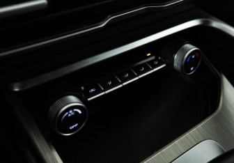 Подержанный автомобиль Geely Coolray 2023 года (17 фото)