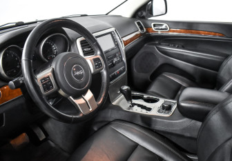 Подержанный автомобиль Jeep Grand Cherokee 2011 года (9 фото)
