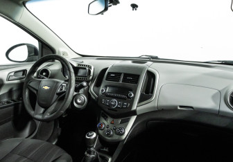 Подержанный автомобиль Chevrolet Aveo Sedan 2014 года (9 фото)