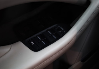 Подержанный автомобиль Jaguar I-Pace 2019 года (14 фото)