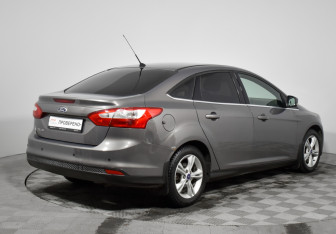 Подержанный автомобиль Ford Focus Sedan 2012 года (5 фото)