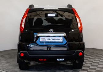 Подержанный автомобиль Nissan X-Trail 2013 года (6 фото)
