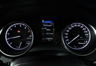 Подержанный автомобиль Toyota Camry Sedan 2019 года (12 фото)