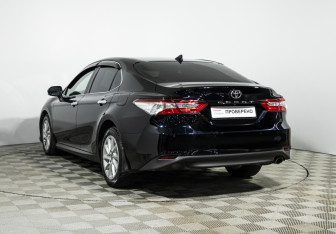 Подержанный автомобиль Toyota Camry Sedan 2021 года (7 фото)