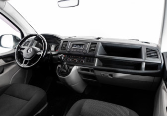 Подержанный автомобиль Volkswagen Caravelle 2018 года (9 фото)