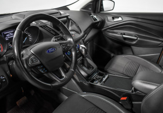 Подержанный автомобиль Ford Kuga 2017 года (9 фото)