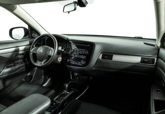 Подержанный автомобиль Mitsubishi Outlander 2018 года (9 фото)