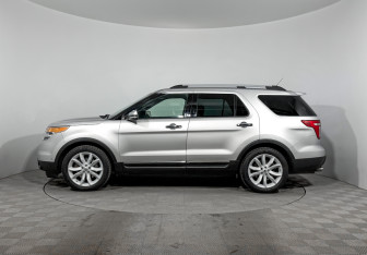 Подержанный автомобиль Ford Explorer 2014 года (8 фото)