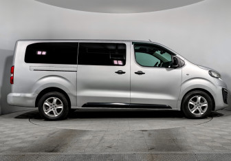 Подержанный автомобиль Peugeot Traveller 2021 года (4 фото)
