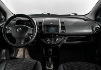 Подержанный автомобиль Nissan Note 2007 года (14 фото)