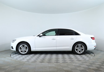 Подержанный автомобиль Audi A4 Sedan 2019 года (9 фото)