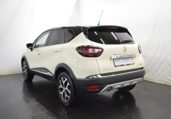 Подержанный автомобиль Renault Kaptur 2019 года (7 фото)