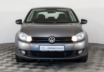 Подержанный автомобиль Volkswagen Golf Hatchback 2012 года (2 фото)