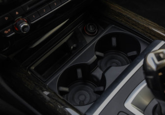 Подержанный автомобиль BMW X5 2016 года (23 фото)