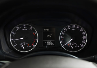Подержанный автомобиль Skoda Octavia Liftback 2012 года (11 фото)