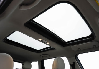 Подержанный автомобиль MINI Clubman Wagon 2022 года (31 фото)