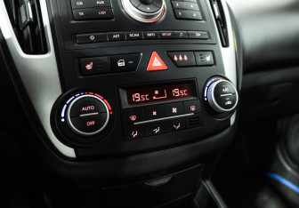 Подержанный автомобиль Kia Ceed Hatchback 2011 года (16 фото)