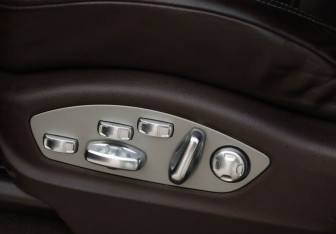 Подержанный автомобиль Porsche Cayenne 2010 года (30 фото)