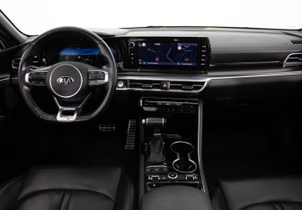 Подержанный автомобиль Kia K5 2021 года (9 фото)