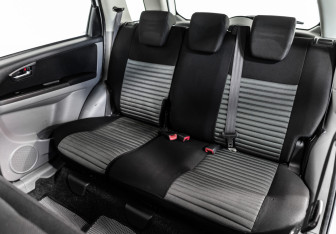 Подержанный автомобиль Suzuki SX4 Hatchback 2011 года (13 фото)