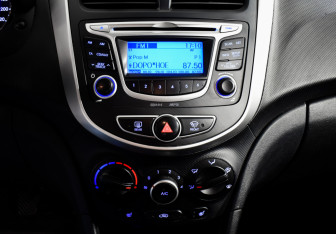 Подержанный автомобиль Hyundai Solaris Hatchback 2013 года (14 фото)