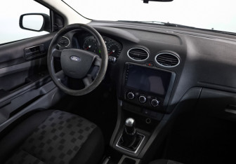 Подержанный автомобиль Ford Focus Hatchback 2007 года (9 фото)