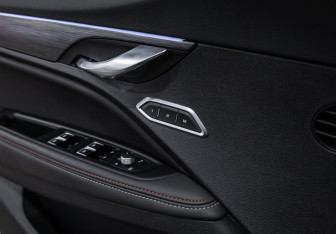 Подержанный автомобиль Geely Tugella 2024 года (25 фото)