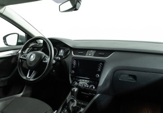 Подержанный автомобиль Skoda Octavia Wagon 2017 года (9 фото)