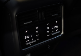 Подержанный автомобиль Porsche Cayenne 2021 года (25 фото)