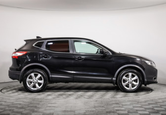 Подержанный автомобиль Nissan Qashqai 2017 года (4 фото)